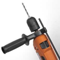 DAEWOO DAD 850 triecienurbjmašīna 810W – 13 mm patrona, 0–2800 apgr./min, urbšana betonā 18 mm