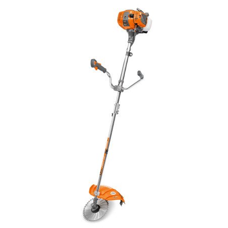 Benzīna trimmeris DAEWOO DABC 420 ar 42.7 cm3 2-taktu dzinēju, 420 mm pļaušanas platumu un 40 zobu griezējdisk