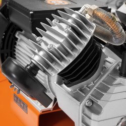 Воздушный компрессор DAEWOO DAC 60VD 2,2 кВт 338 л/мин 8 бар 60 л, 2 цилиндра, V-образная группа, 2 манометра, 230 В